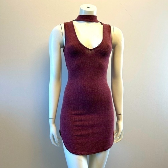 🛍️ 2/$12
FASHION NOVA fitted sleeveless tank style short dress. Euc. Stretch - Picture 7 of 7